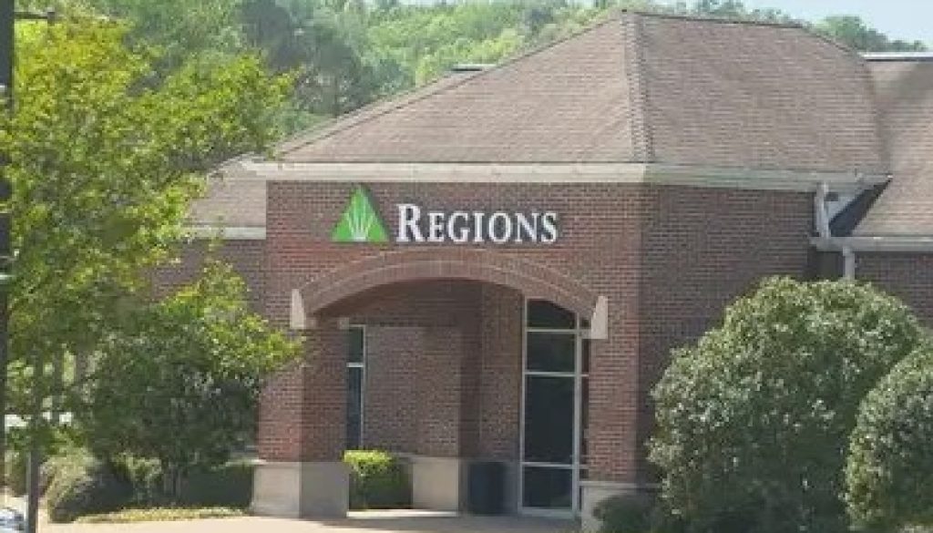 Elderly Woman Robs Alabama Bank and Then Surrenders to Police