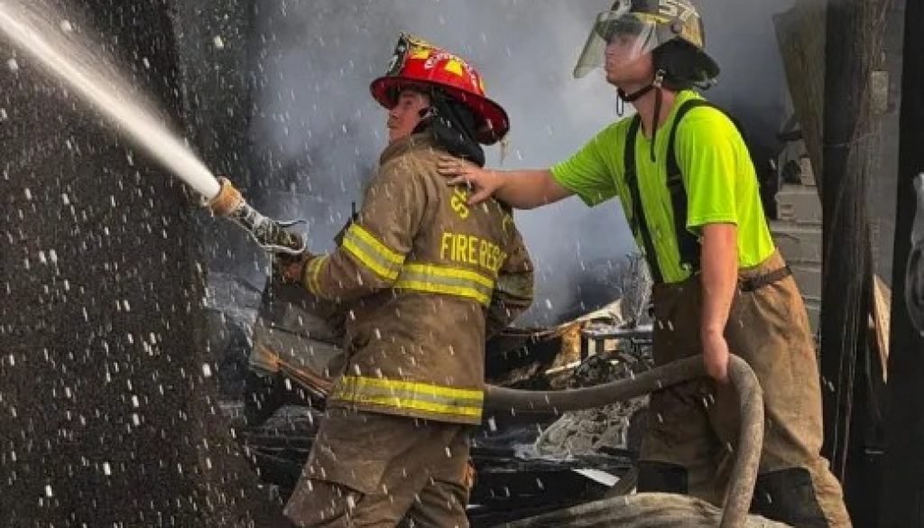 9 People and 9 Dogs Escape Seminole Fire