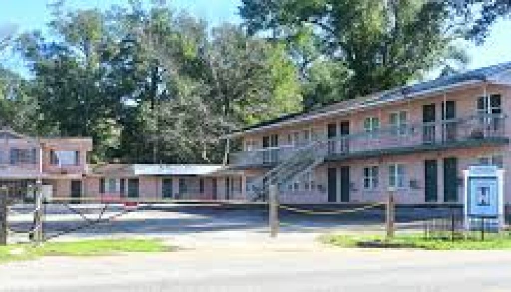 Fairhope’s Baron Inn Gets New Owners and New Design