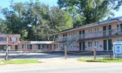 Fairhope’s Baron Inn Gets New Owners and New Design