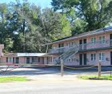 Fairhope’s Baron Inn Gets New Owners and New Design