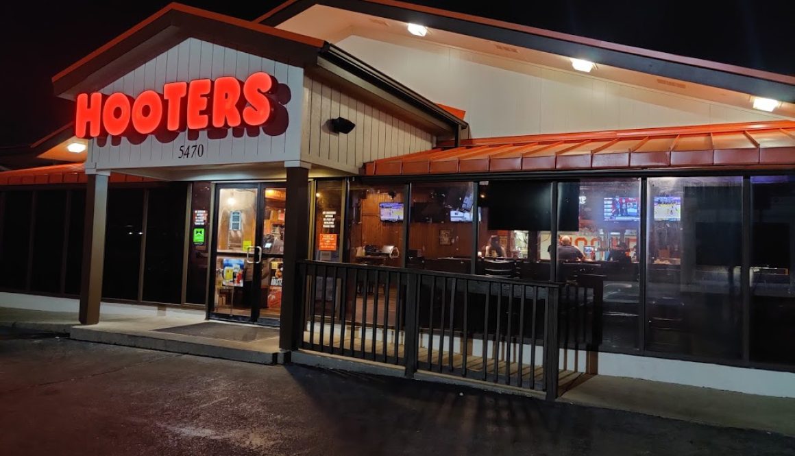 Hooters Restaurant Changing Server’s Uniform and Becoming More “Family Friendly”