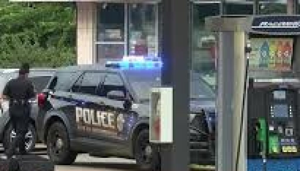 2 Dead-2 Others Shot at Alabama Gas Station