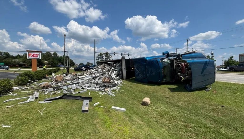 Emergency Responders Dispatched to 18-Wheeler Wreck in Spanish Fort