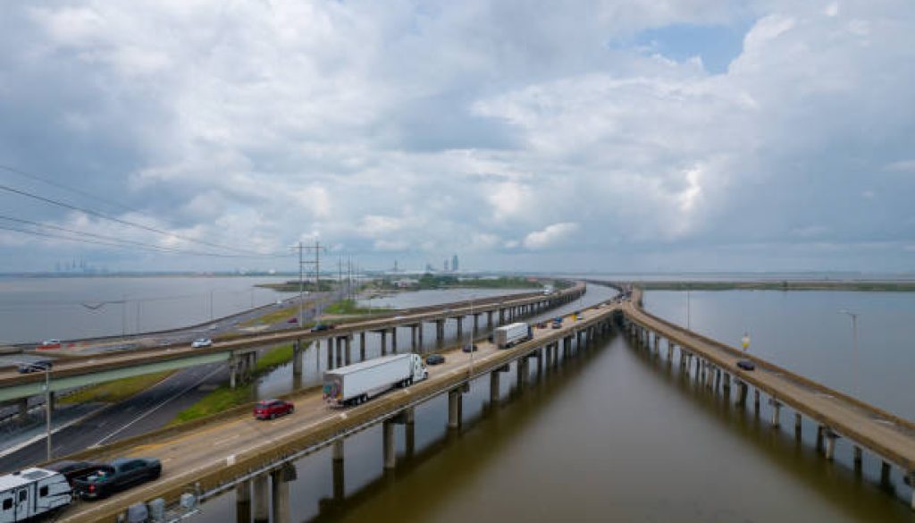 Vehicle Lands in the Mobile Bay After Wreck