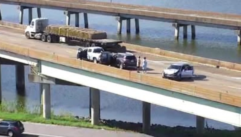 Three Vehicle Wreck Injures 1-Ties Up I-10 Traffic