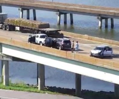 Three Vehicle Wreck Injures 1-Ties Up I-10 Traffic